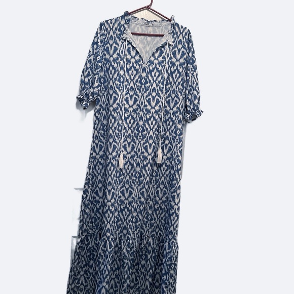 unbranded Dresses & Skirts - Chic Blue and White Patterned Maxi Dress